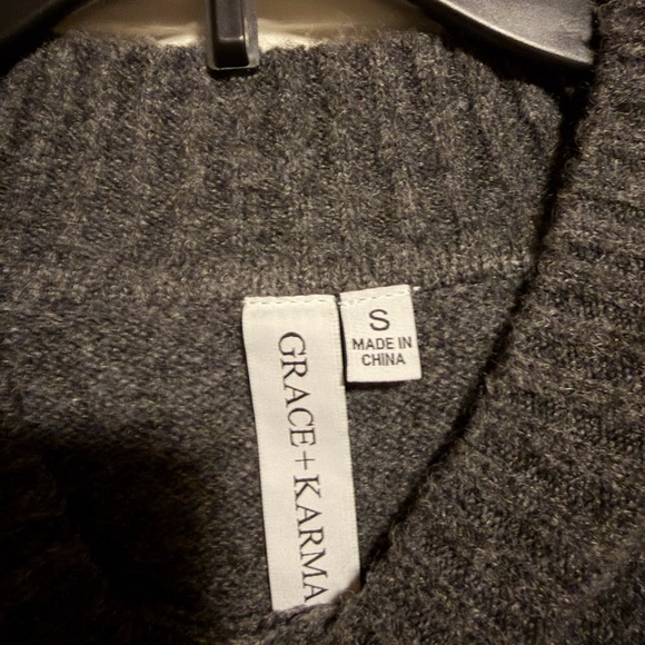 Gray Knit Sweater with Fringe Accents, Ballon Sleeves - Picture 4 of 4